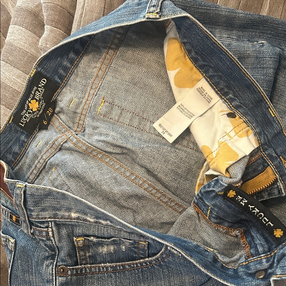 Lucky Brand - Vintage-Blue Denim Jeans with Yellow inside Pocket Lining
